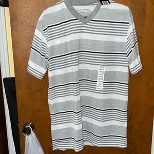 Men’s v-neck NWT